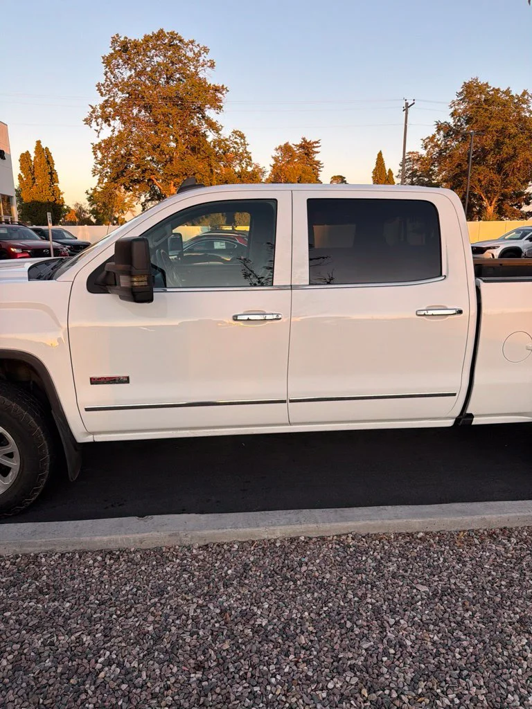 Used 2016  GMC SLT image 2