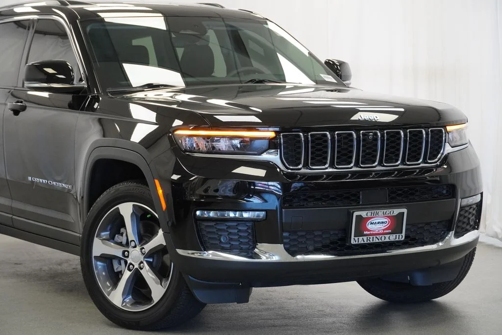 Used 2023 Black Jeep Limited image 3