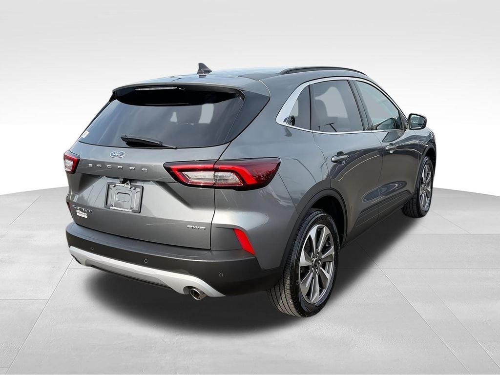 Used 2025  Ford Platinum image 8