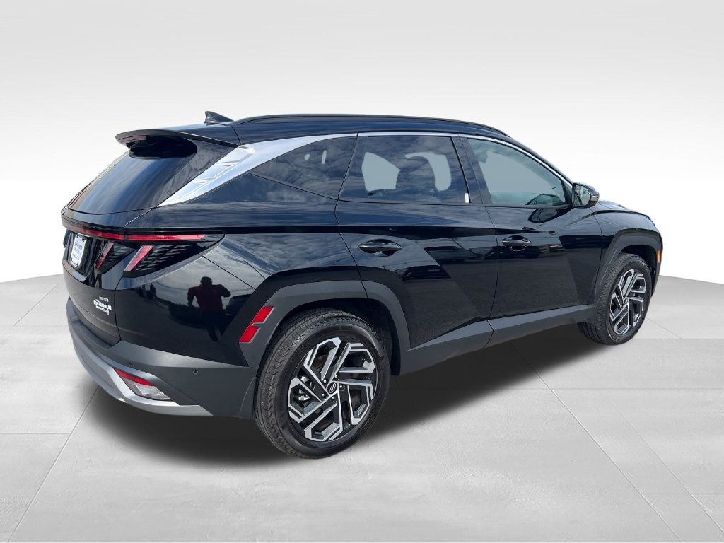 Used 2025 Black Hyundai Limited image 5