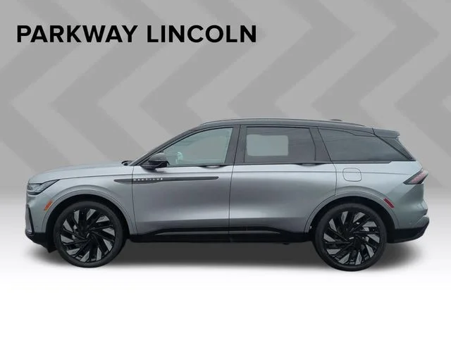 Used 2024 Gray Lincoln Reserve image 2