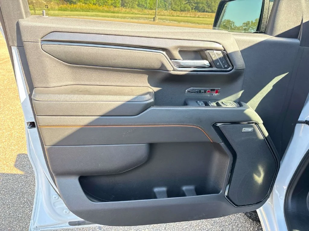 Used 2024 White GMC AT4 image 28