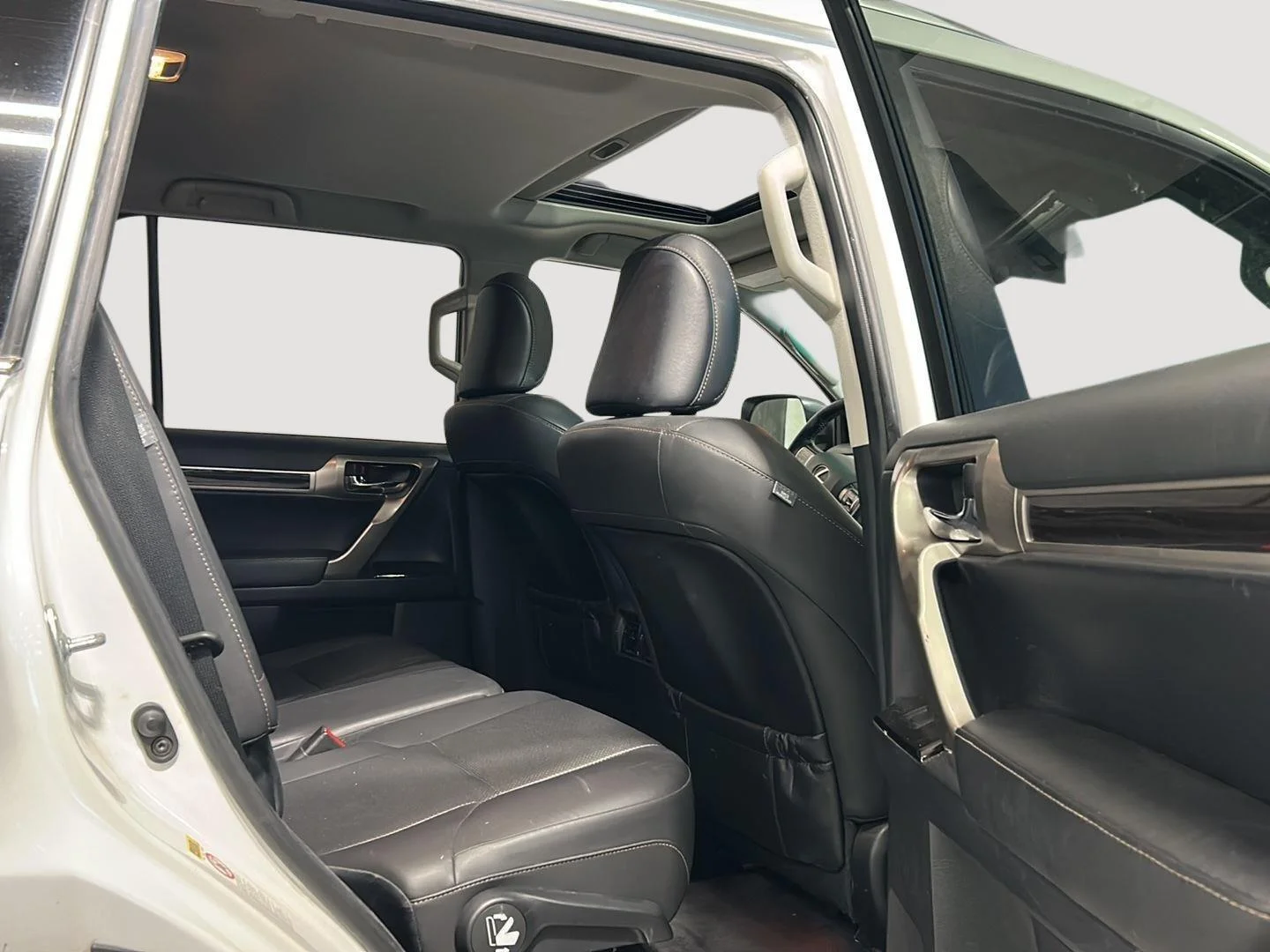 Used 2015 Starfire Pearl Lexus Base image 4