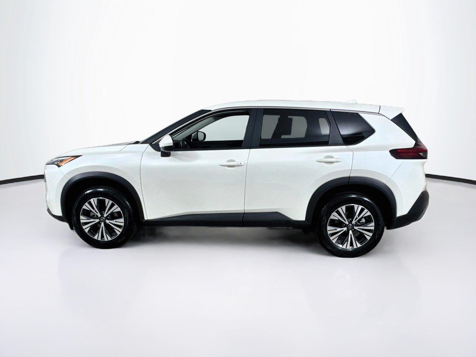 Used 2022 Pearl White Tricoat Nissan SV image 3