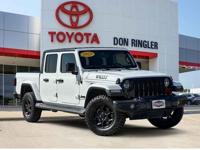 Pre-Owned 2023 Jeep Gladiator Willys 4WD 4D Crew Cab 4WD