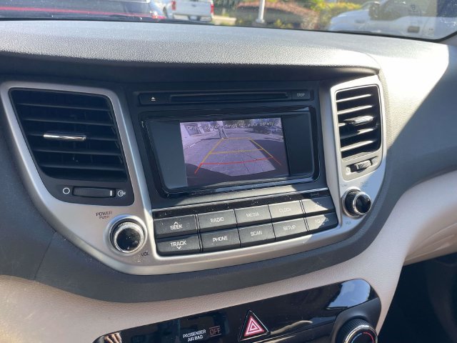 Used 2017 Ruby Hyundai Eco image 27