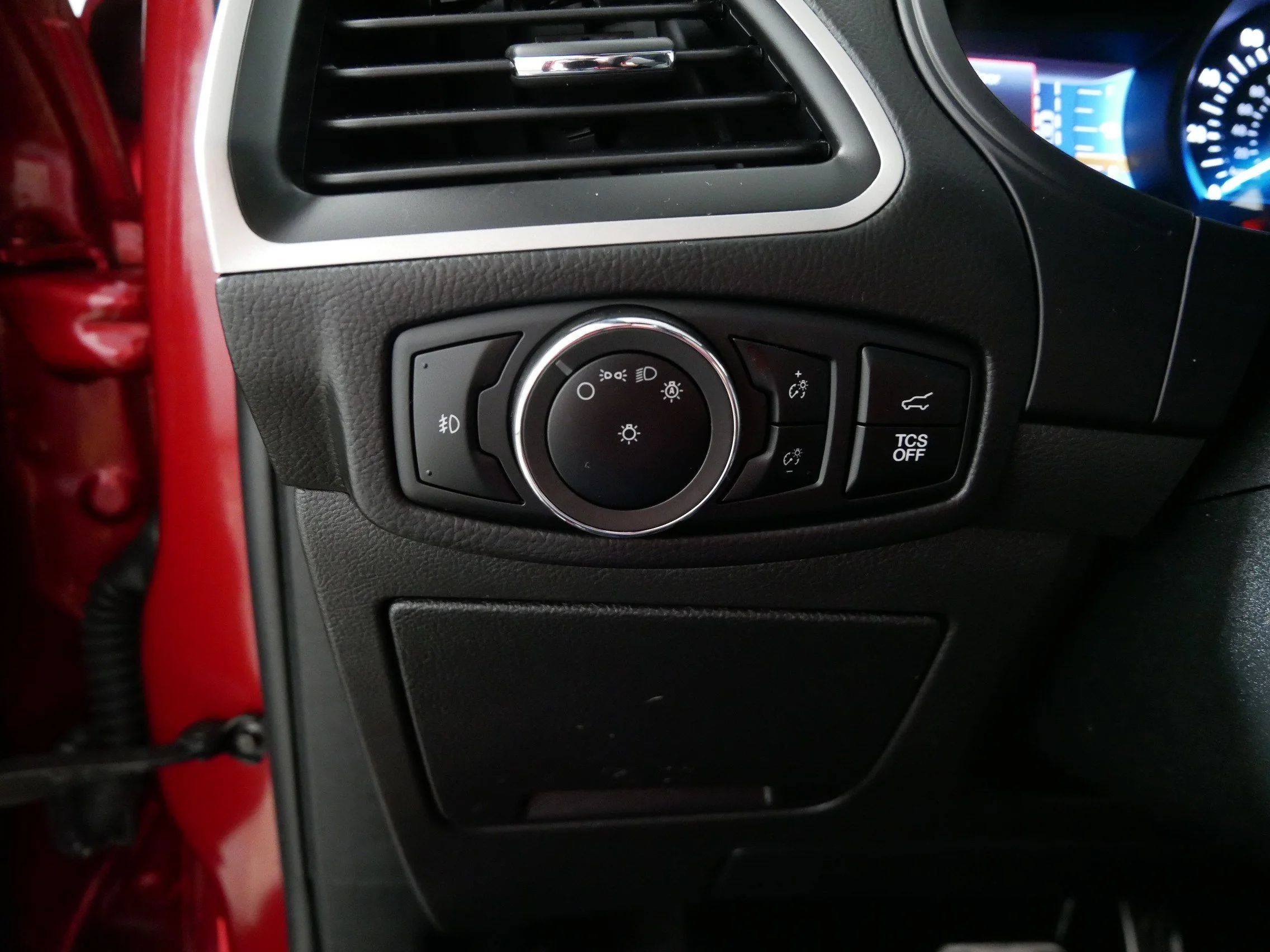 Used 2024 Rapid Red Metallic Tinted Clearcoat Ford ST-Line image 26