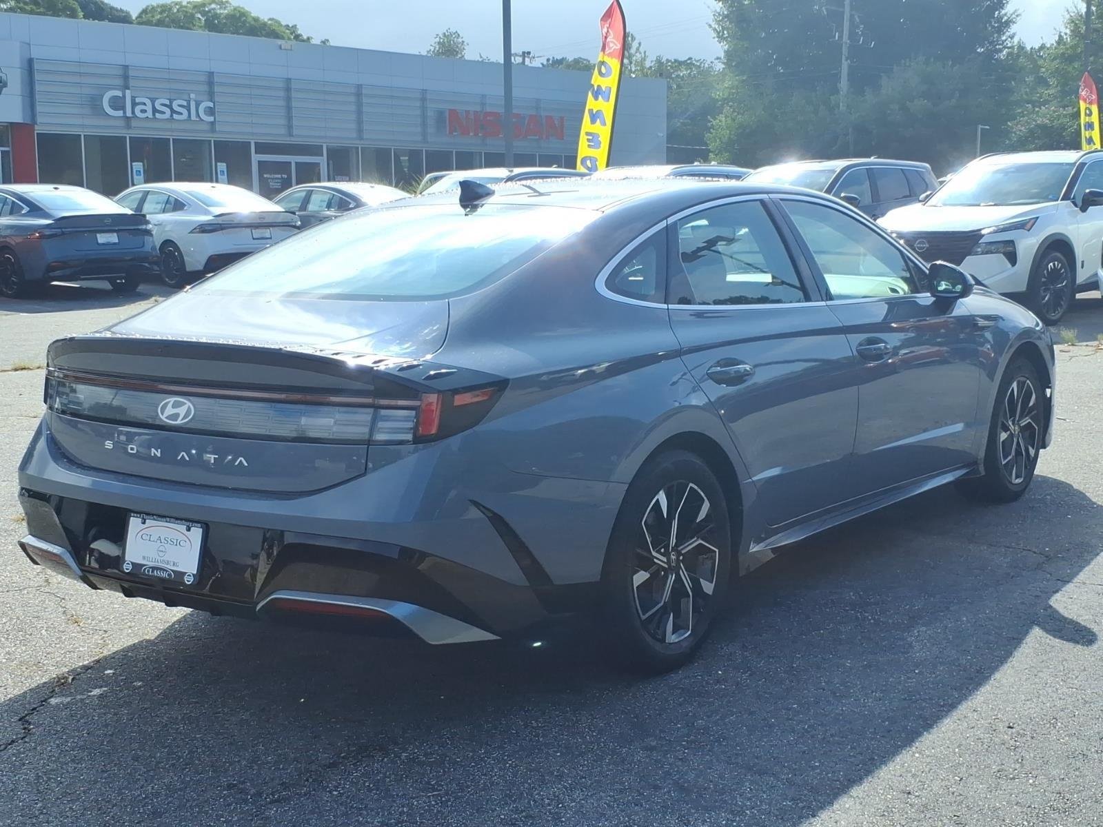 Used 2024 Transmission Blue Hyundai SEL image 7