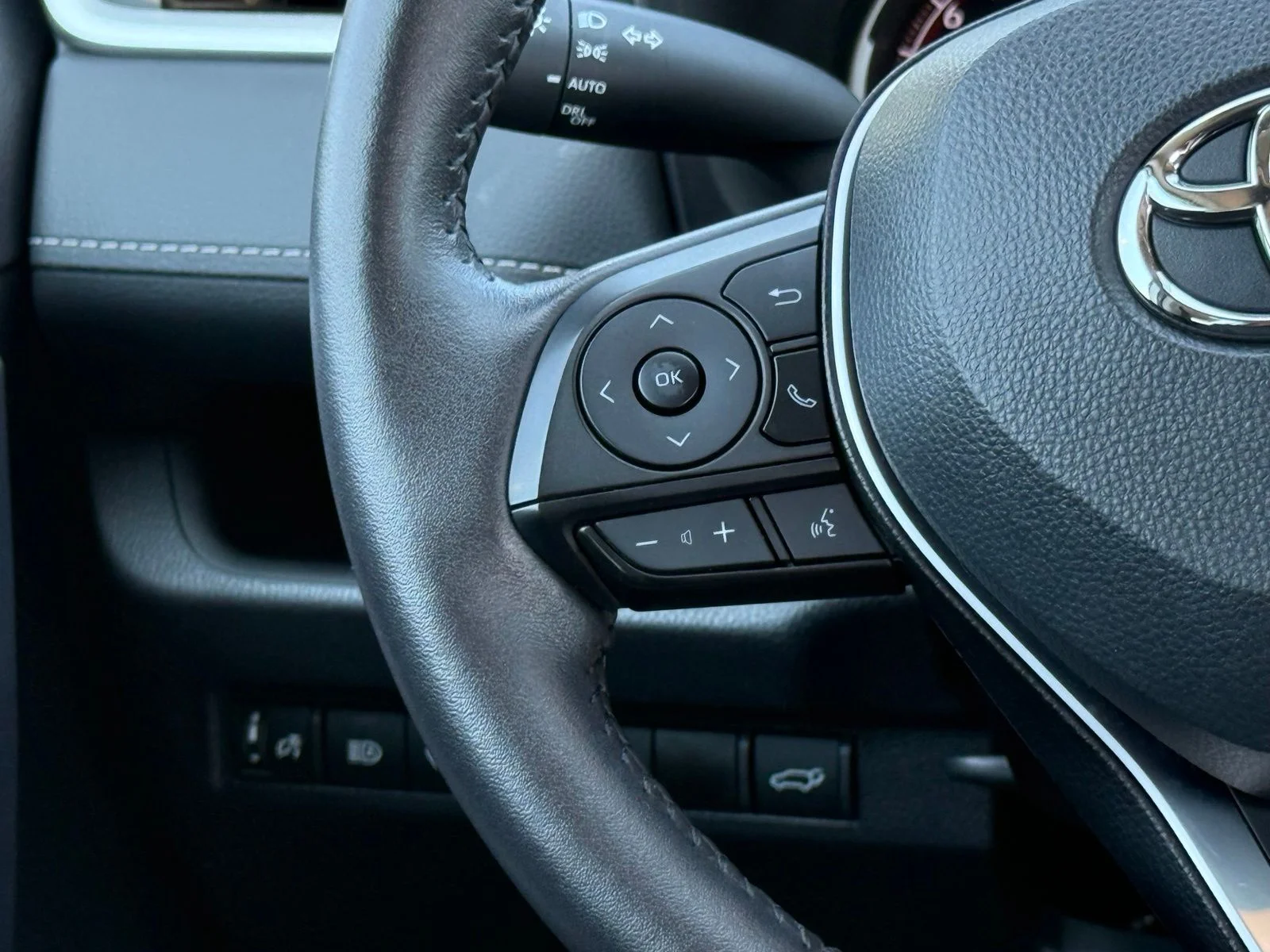 Used 2024 White Toyota XLE image 30