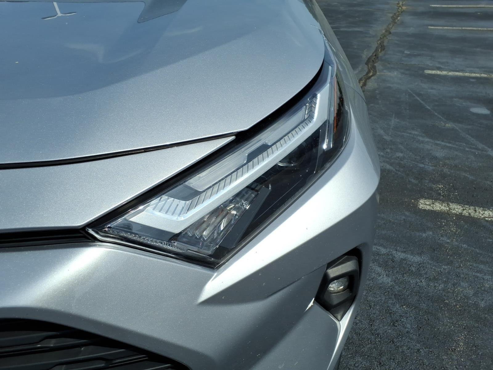 Used 2023 Silver Sky Metallic Toyota XLE Premium image 17