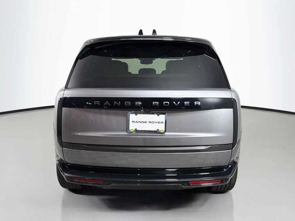 New 2026 Eiger Grey Land Rover SE image 6