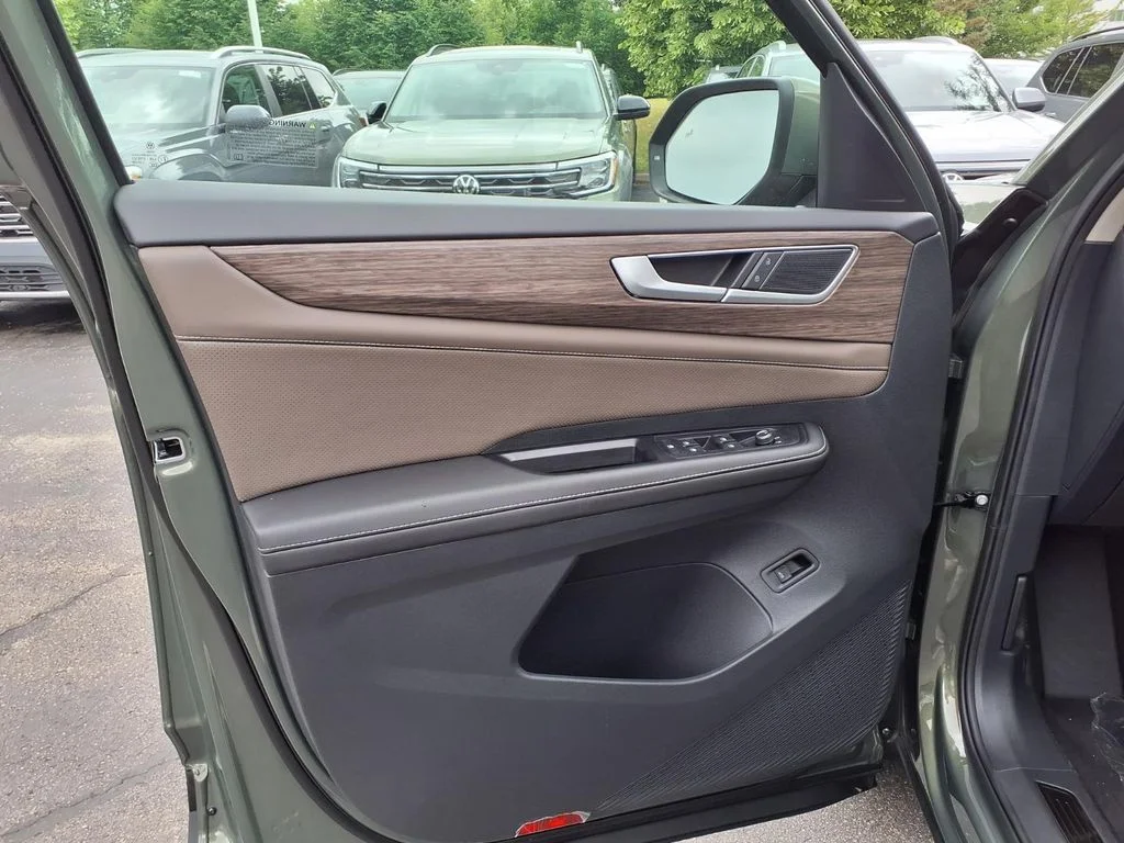 New 2026 Avocado Green Pearl Volkswagen 2.0T SEL image 9