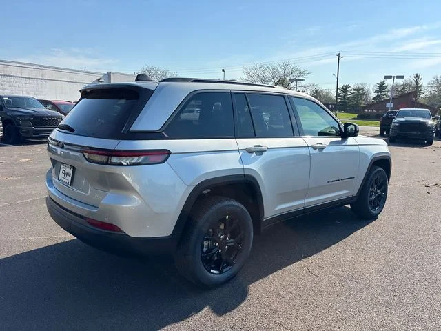 New 2026 Silver Zynith Exterior Paint Jeep Altitude image 29