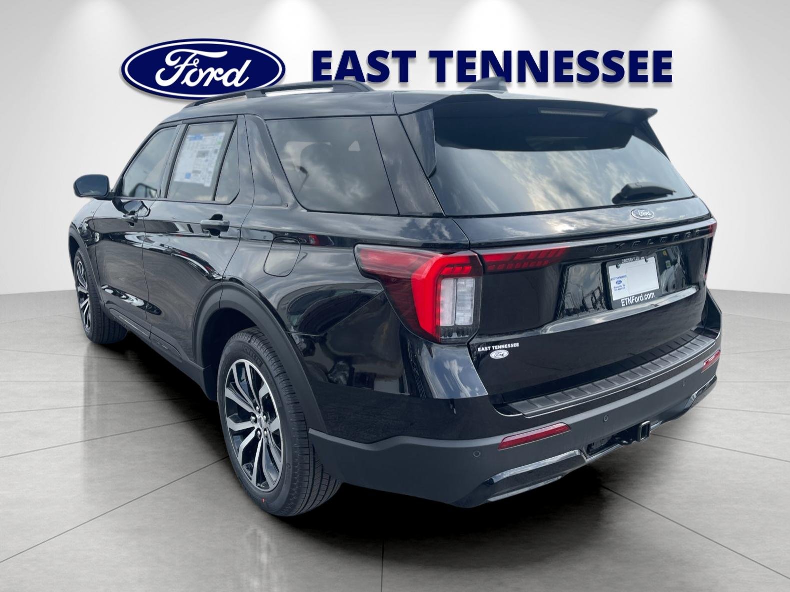 New 2026 Agate Black Metallic Ford ST-Line image 5