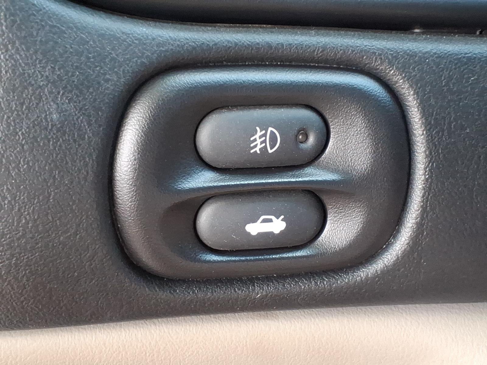 Used 1997 Arctic White Chevrolet  image 14