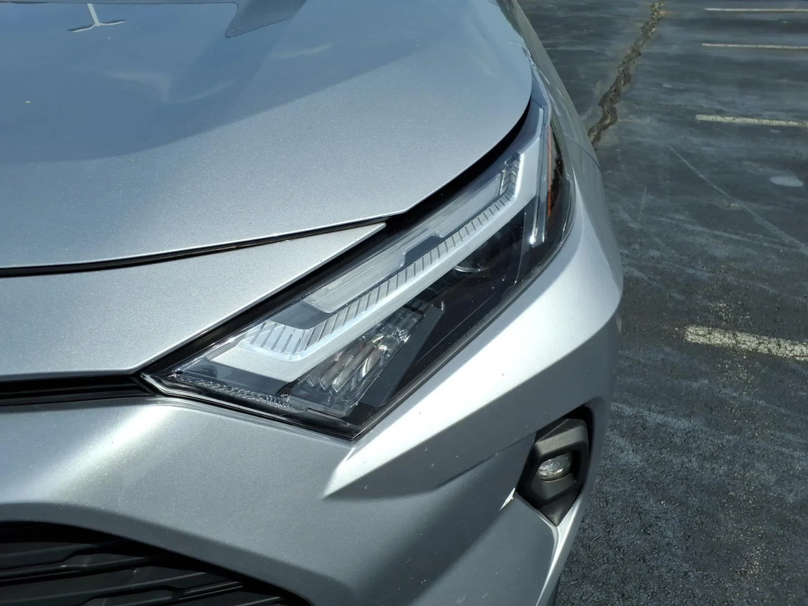 Used 2023 Silver Sky Metallic Toyota XLE Premium image 17
