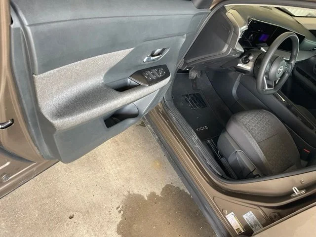 Used 2025 Brown Nissan SV image 18