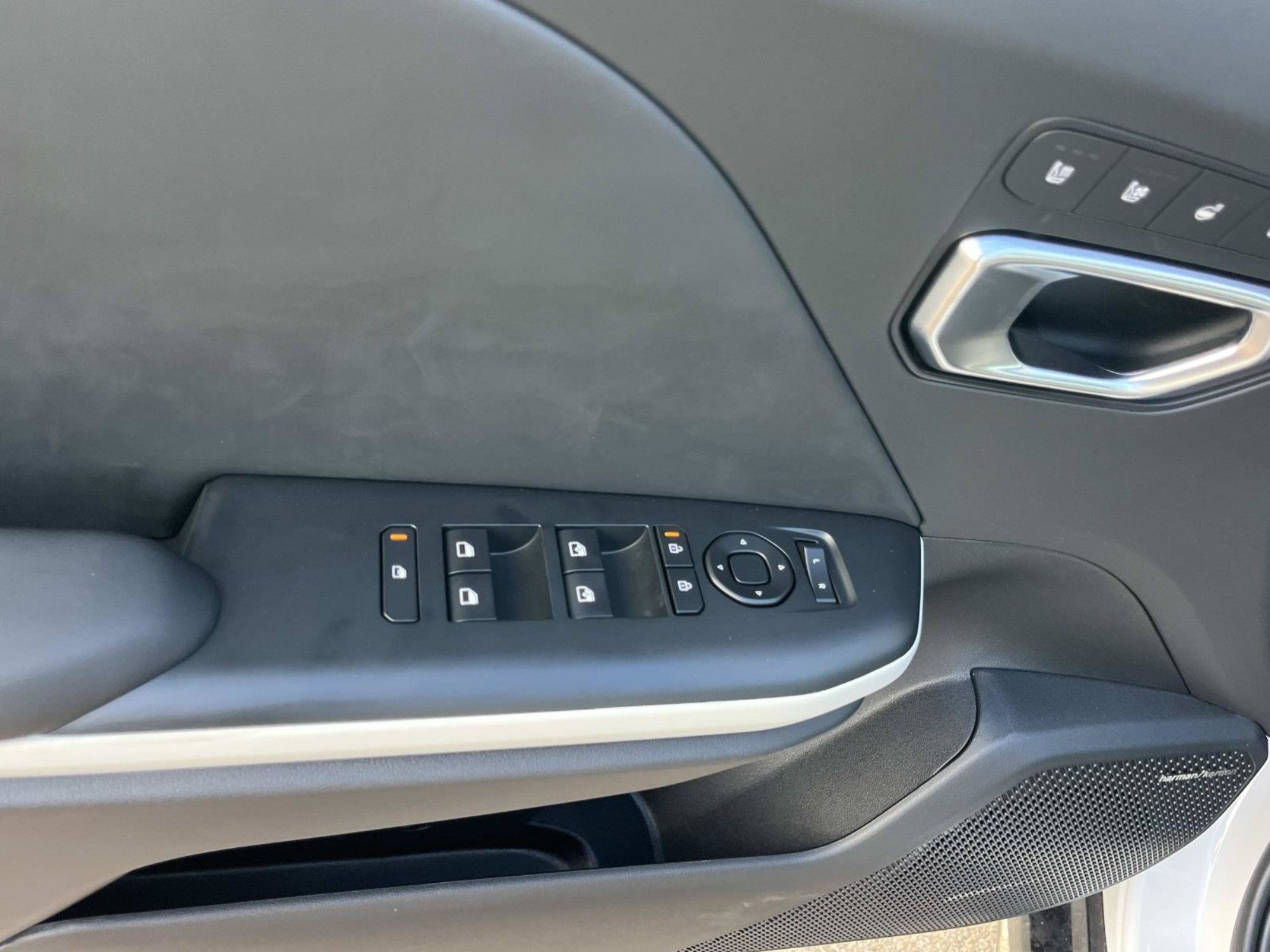 New 2026 Snow White Pearl Kia GT-Line image 19