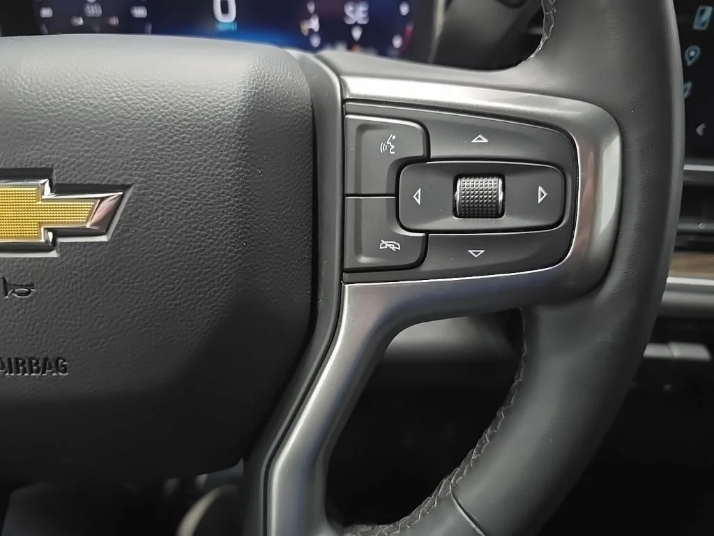 Used 2025 White Chevrolet LT image 20