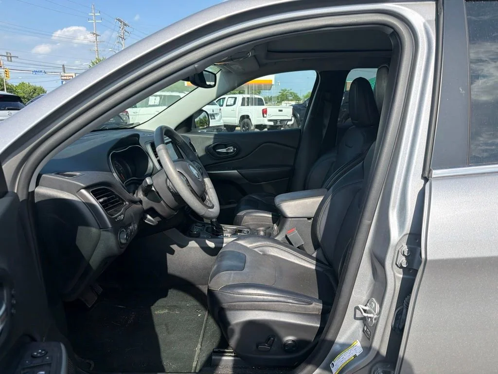 Used 2022 Gray Jeep Limited image 5