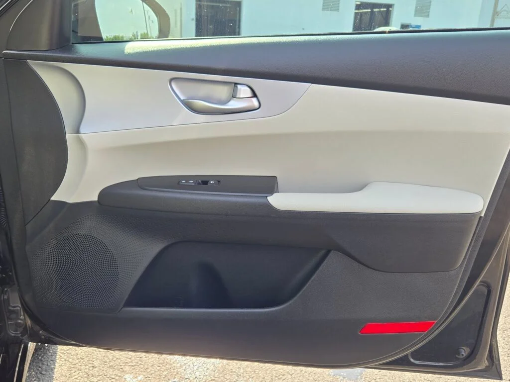 Used 2023 Black Kia LXS image 8