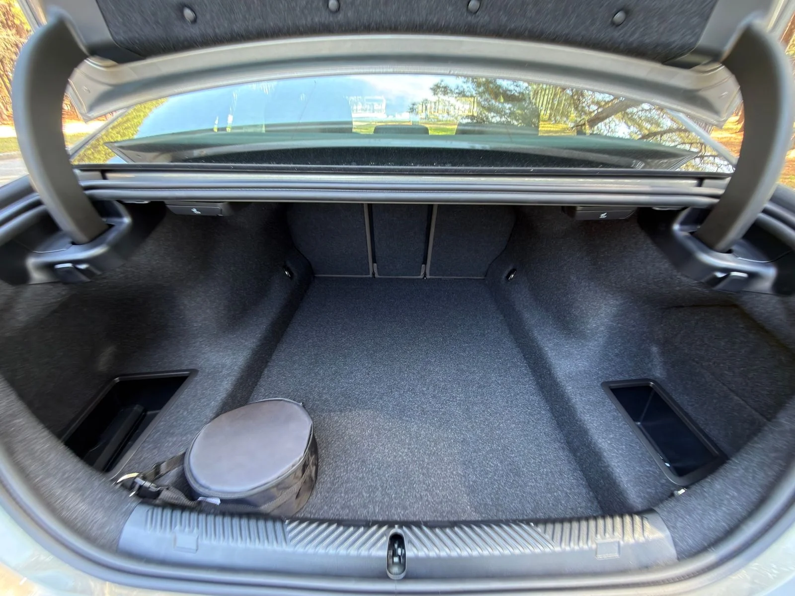 New 2026 Oxide Grey Metallic BMW 530i xDrive image 17