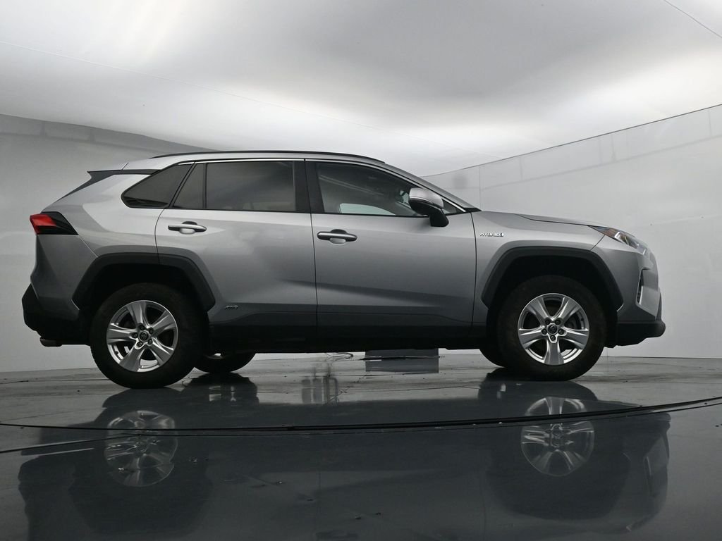 Used 2021 Silver Toyota XLE image 35
