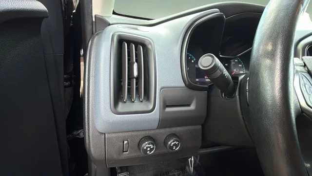 Used 2022 Black Chevrolet Z71 image 21