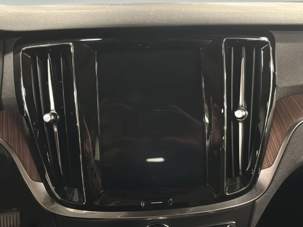 Used 2019 Black Volvo T6 Momentum image 23