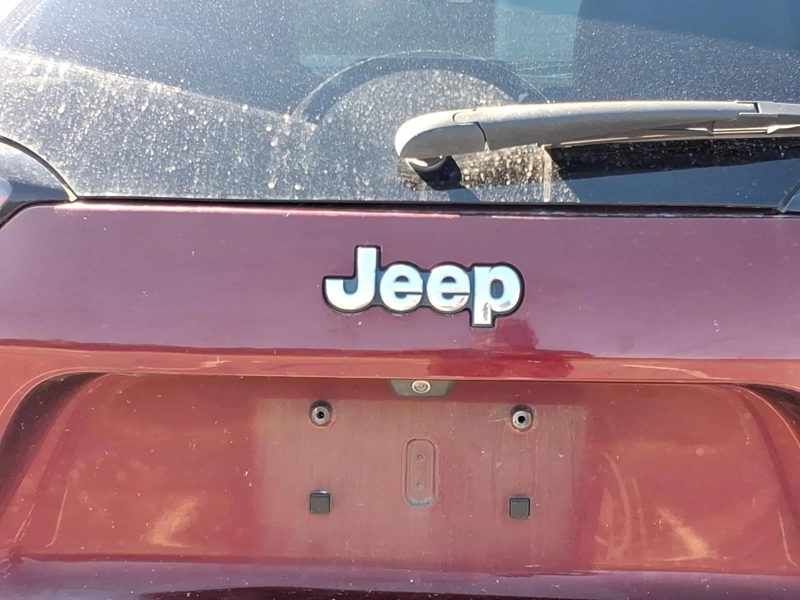 Used 2019 Velvet Red Pearlcoat Jeep Latitude image 12
