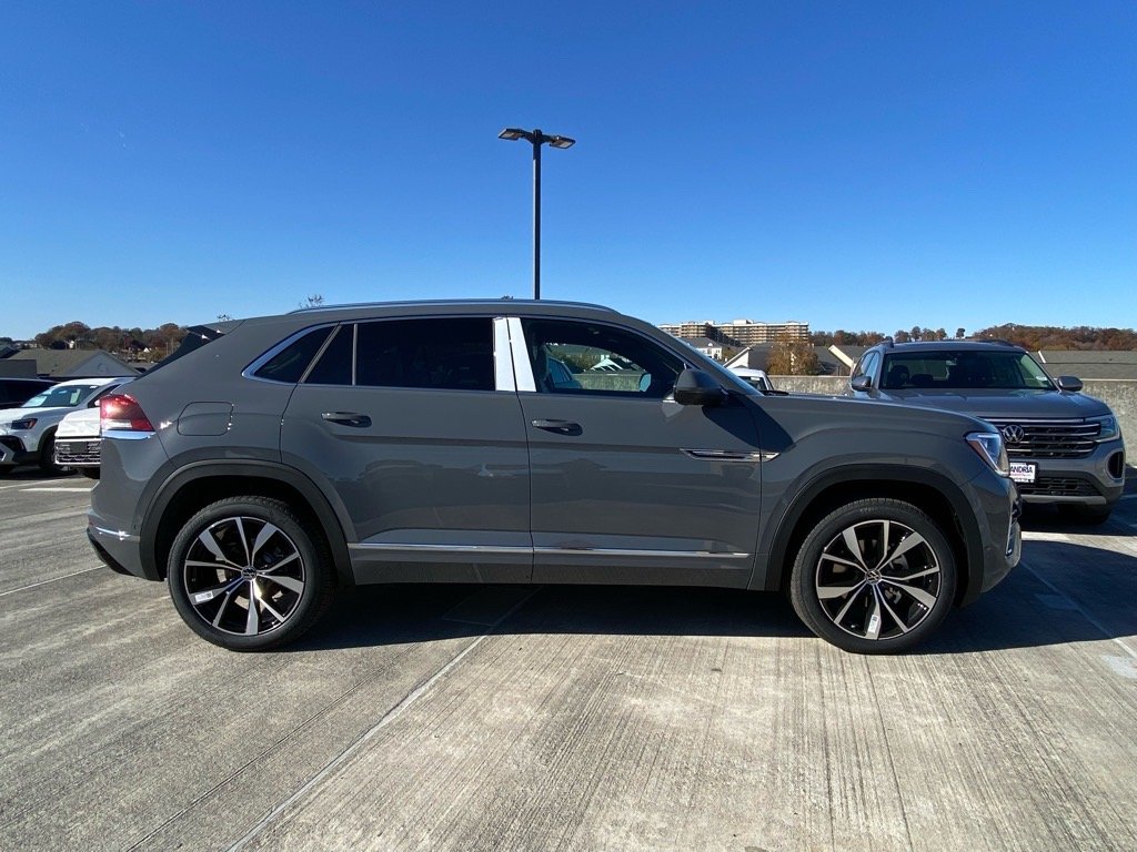 New 2026 Volkswagen Atlas Cross Sport 2.0T SEL Premium R-Line 4D
