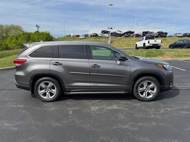 Used 2018 Toyota Highlander Limited with VIN 5TDDZRFH3JS906151 for sale in Dry Ridge, KY