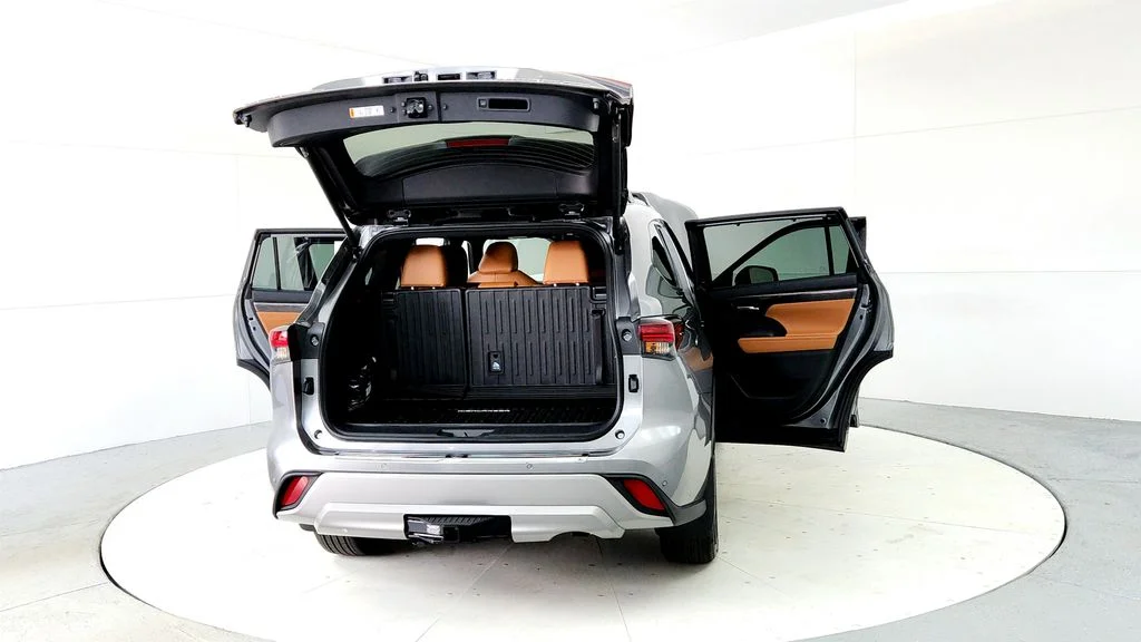 2026 Toyota Highlander Platinum - Photo 11