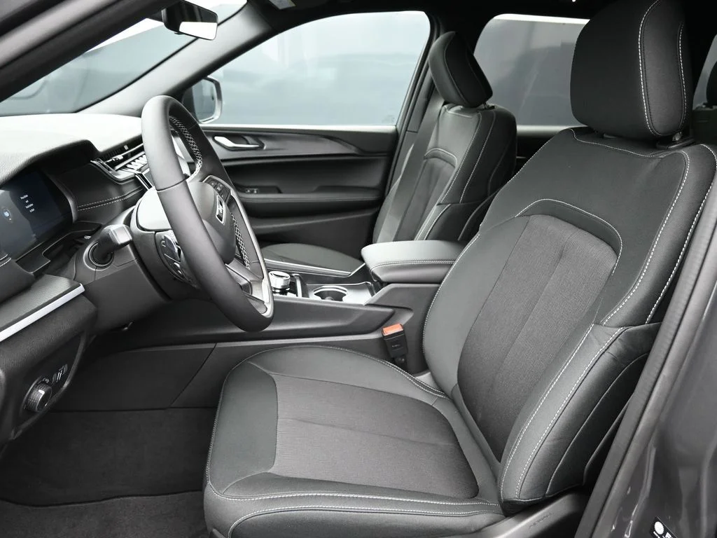 New 2026 Baltic Gray Metallic Clear-Coat Exterior Paint Jeep Laredo X image 10