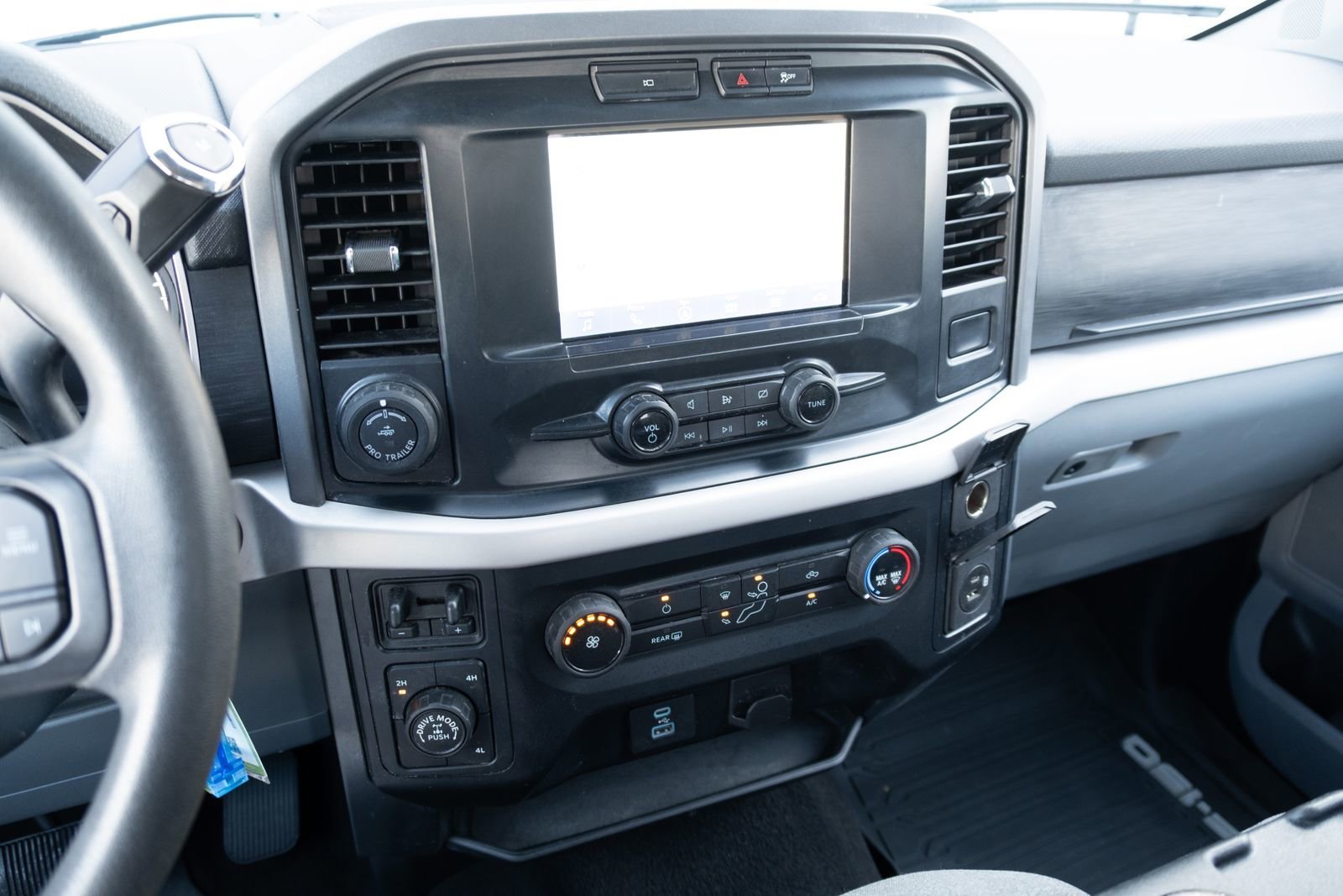 Used 2023  Ford XLT image 3