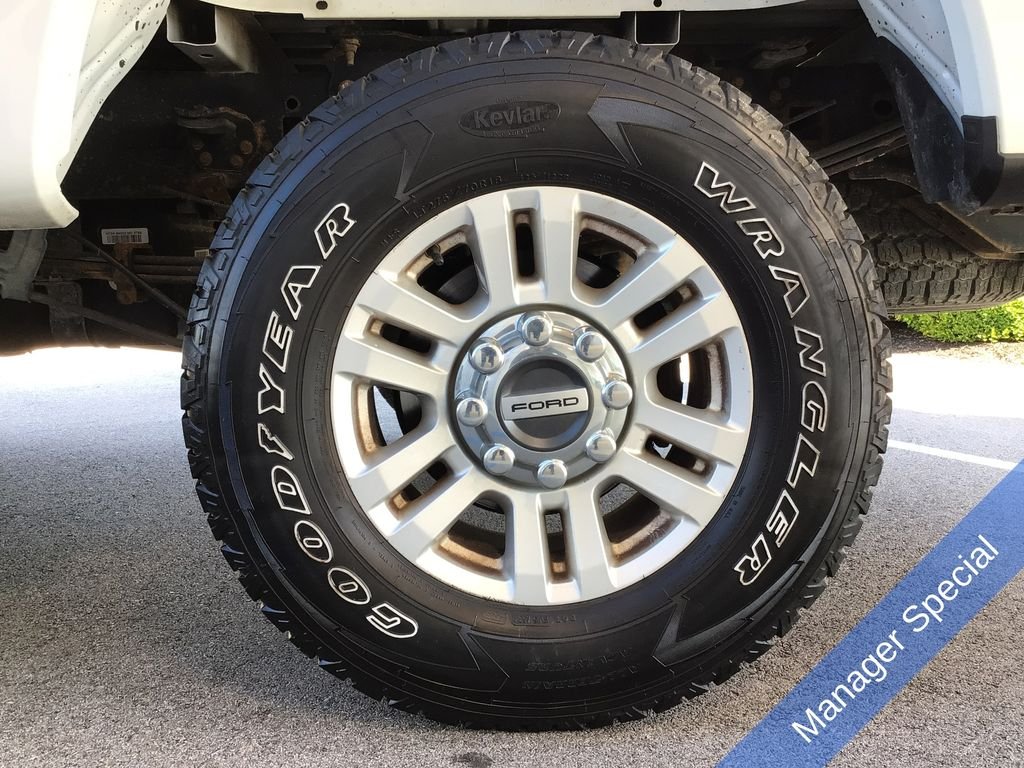 Used 2019 White Ford XL image 18