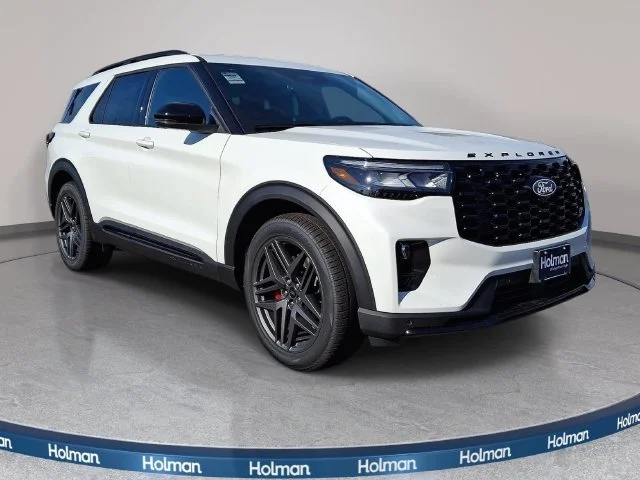 New 2027 Star White Metallic Tri-Coat Ford ST image 2