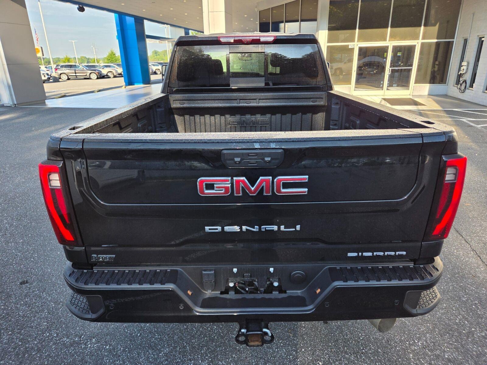 Used 2025 Onyx Black GMC Denali image 8
