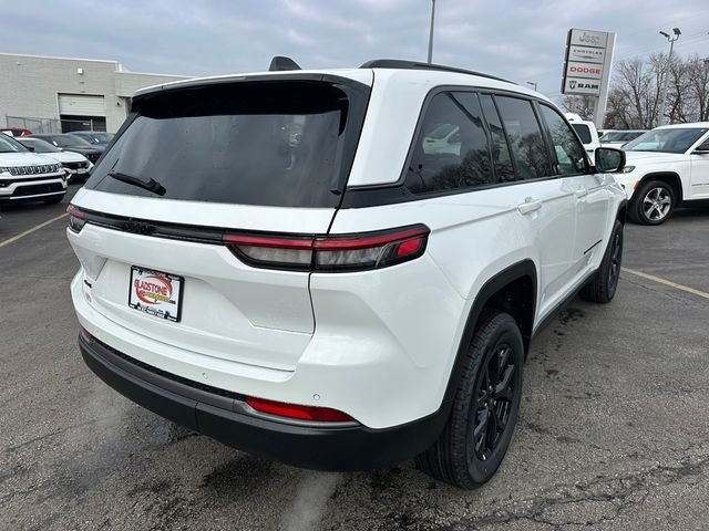 New 2026 Bright White Clear-Coat Exterior Paint Jeep Laredo Altitude image 5
