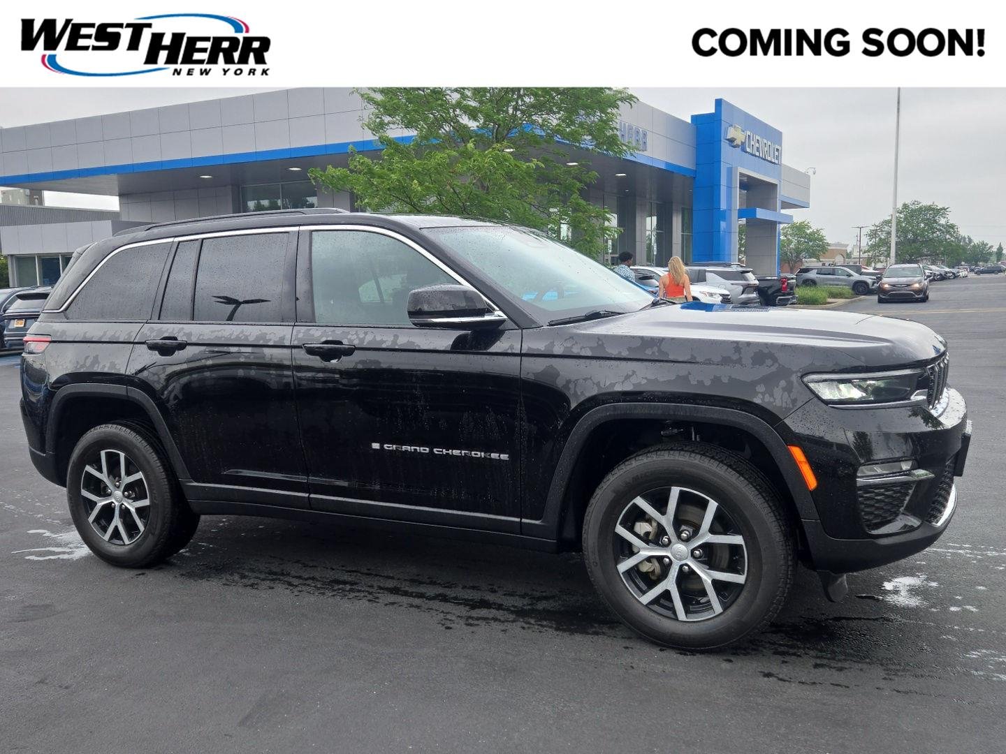 Used 2025 Diamond Black Crystal Pearlcoat Jeep Limited image 1