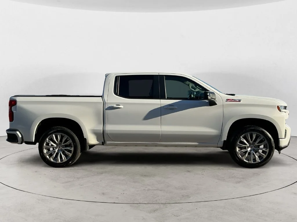 Used 2021 SUMMIT WHITE Chevrolet RST image 7