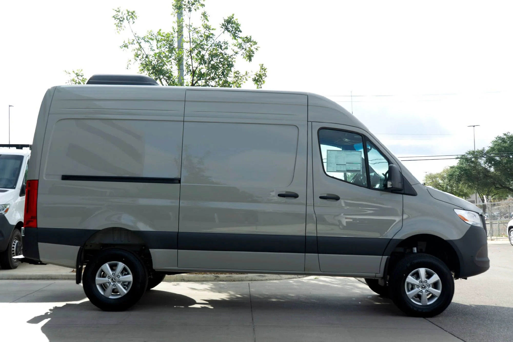 New 2025  Mercedes-Benz Cargo 144 WB image 4