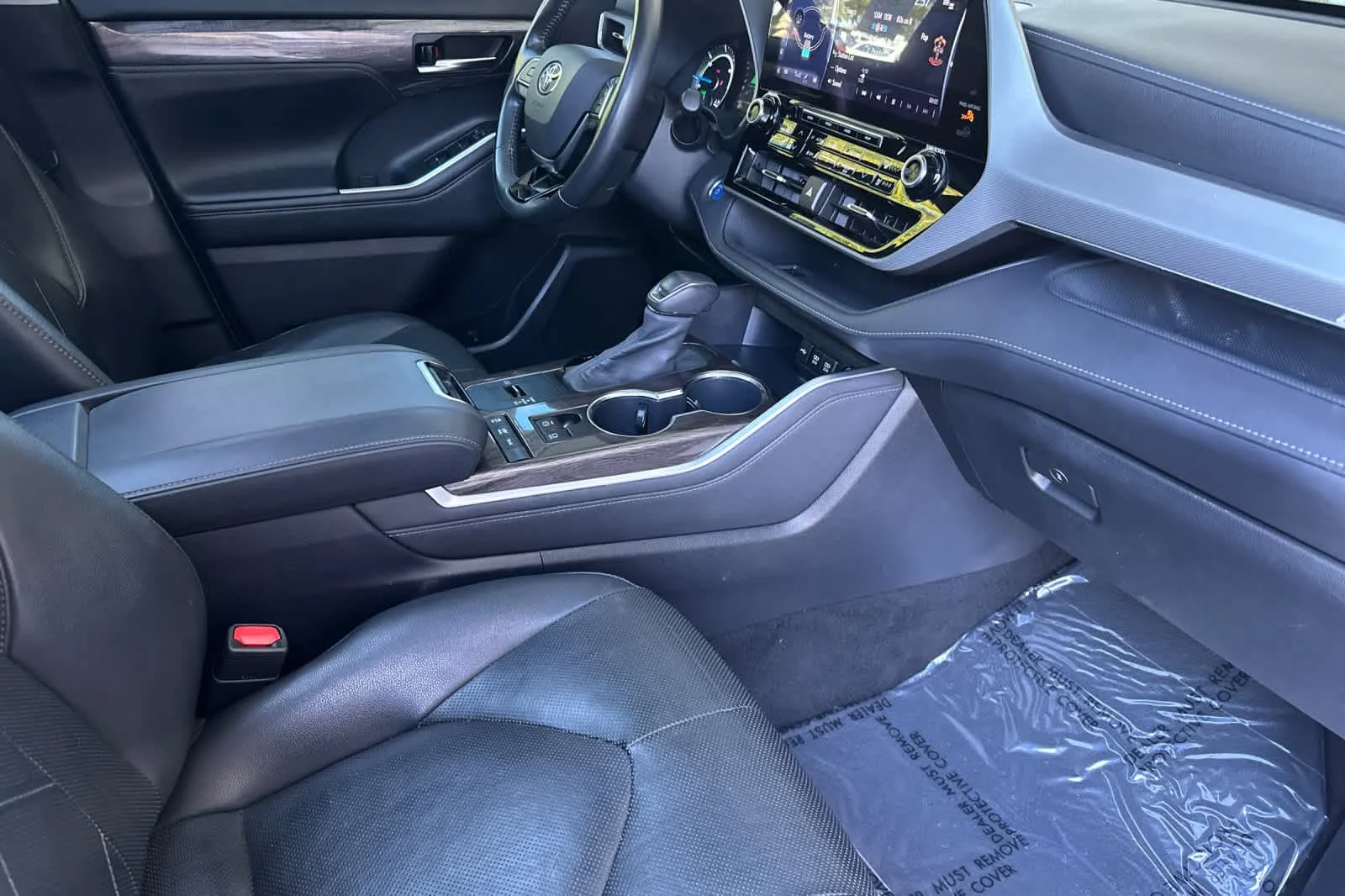 Used 2020 Blizzard Pearl Toyota Hybrid Platinum image 18