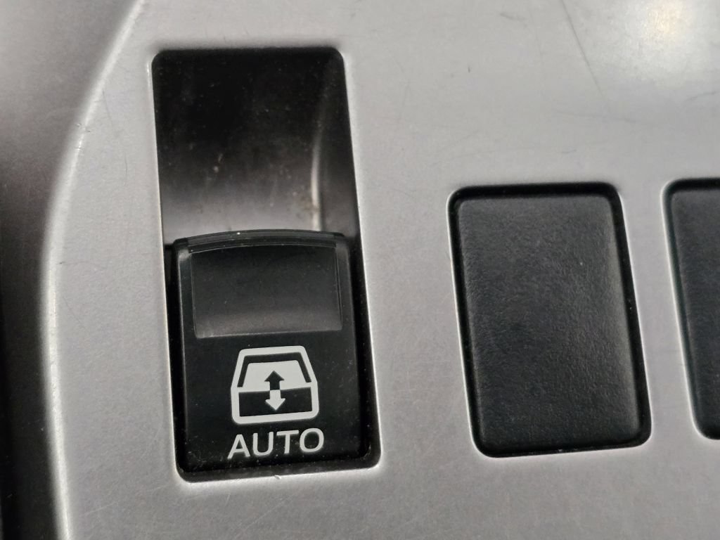 Used 2022 Classic Silver Metallic Toyota SR5 image 18