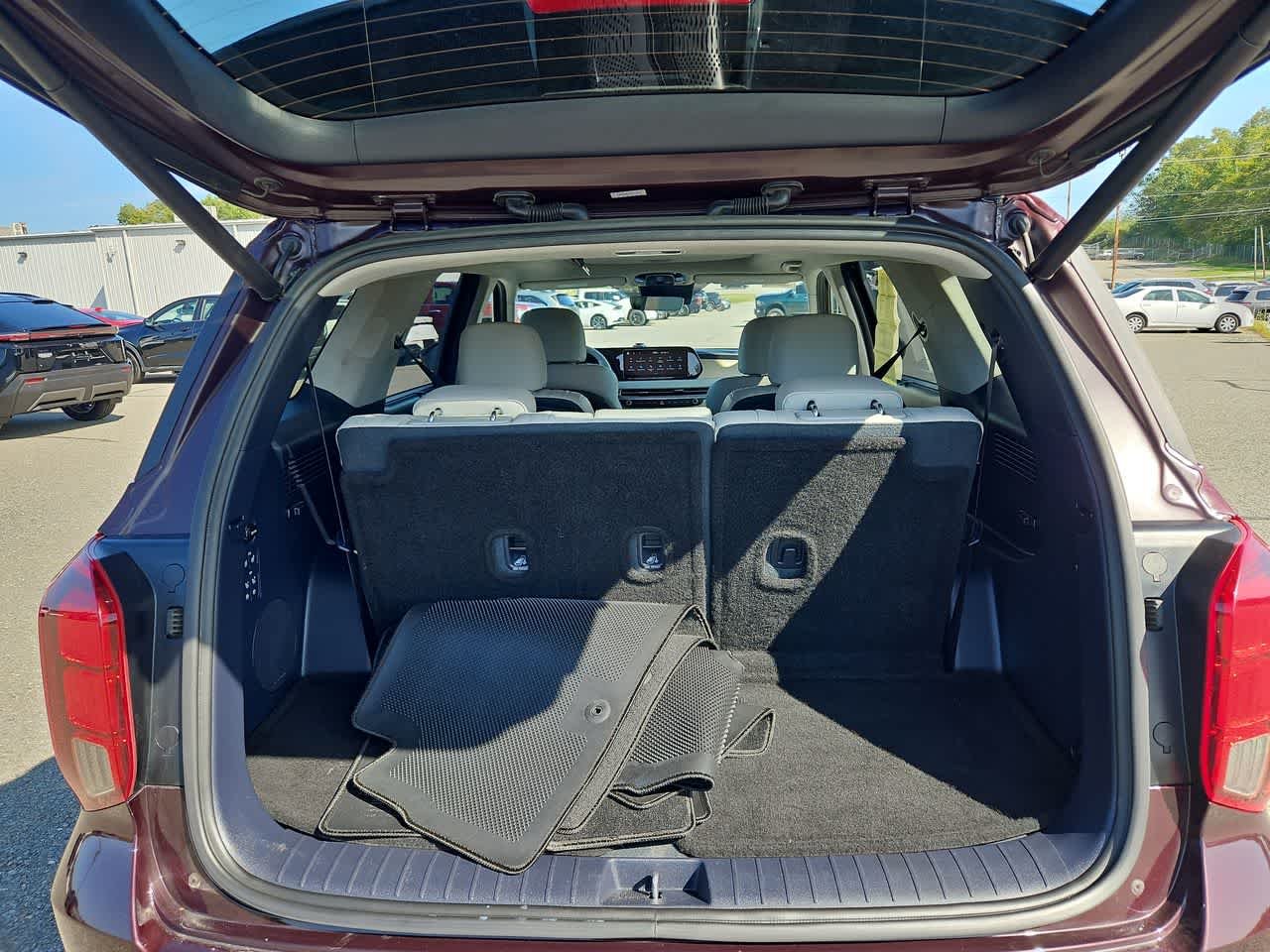 Used 2023 Burgundy Hyundai Limited image 17