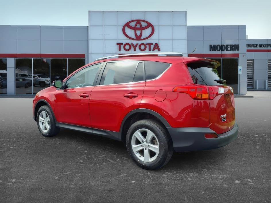 Used 2014 Barcelona Red Metallic Toyota XLE image 3