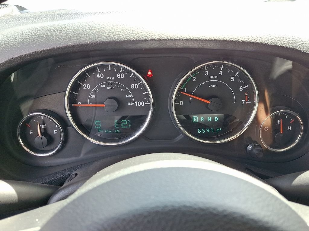 Used 2017 White Jeep Unlimited Sahara image 21