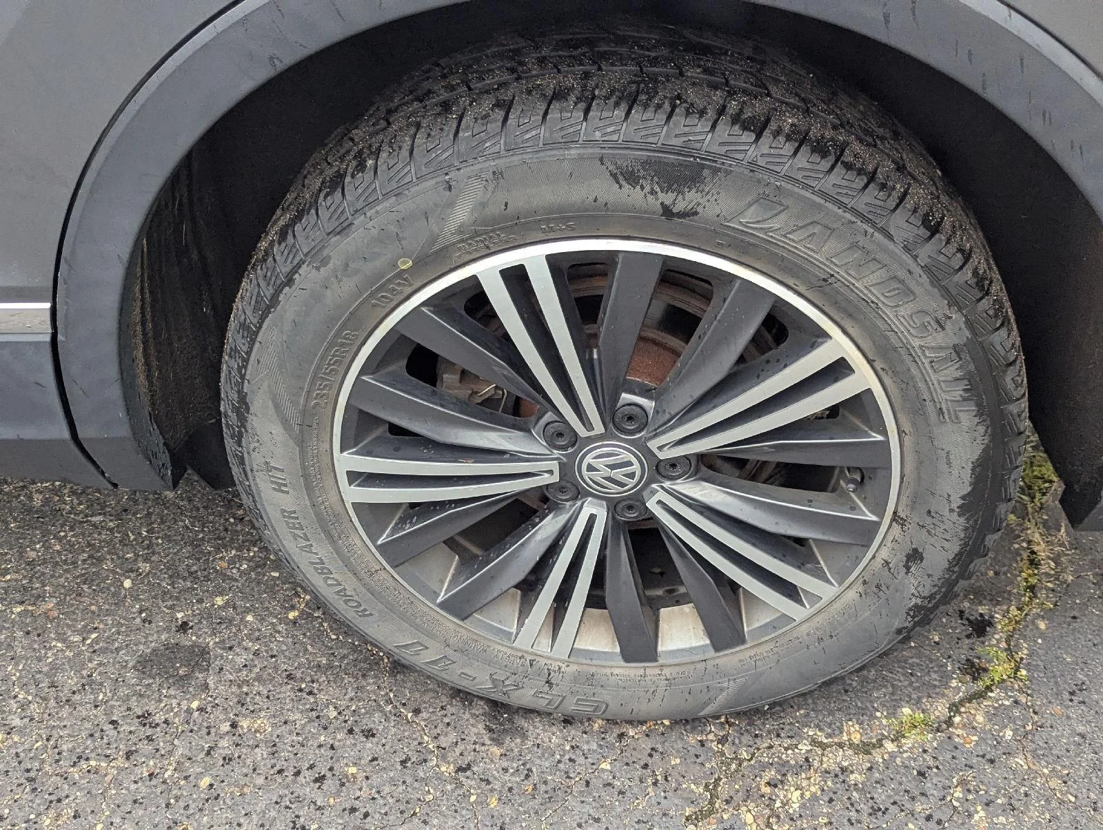 Used 2018 Platinum Gray Metallic Volkswagen SEL image 30