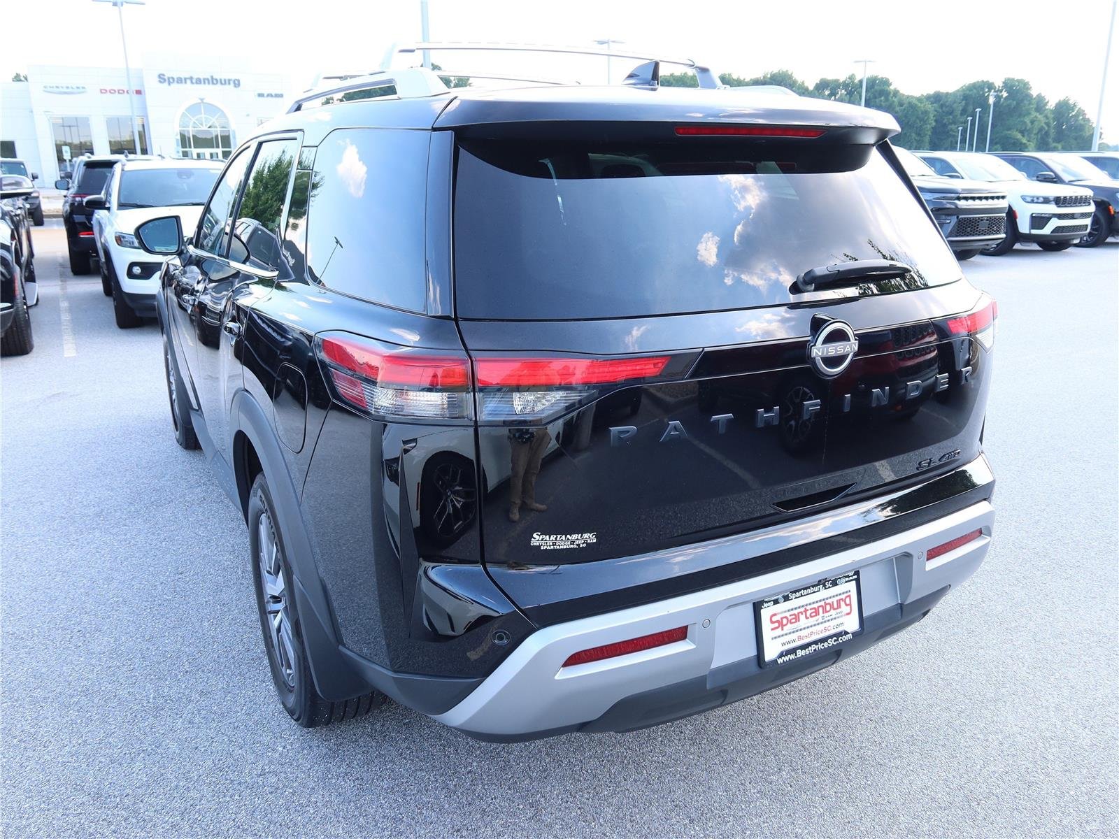 Used 2023 Super Black Nissan SL image 4