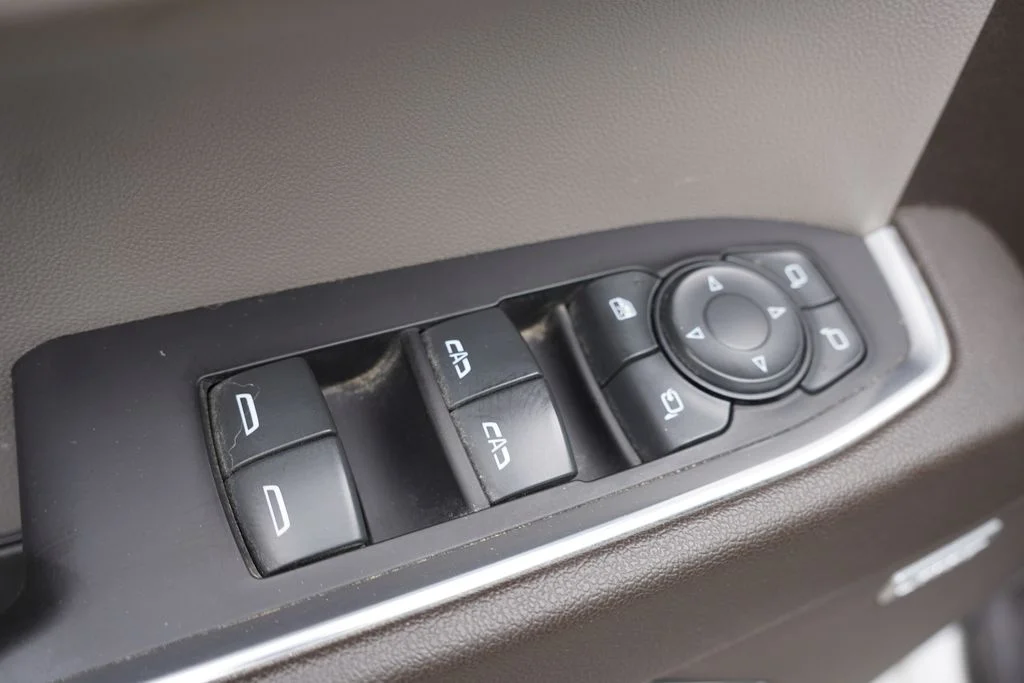Used 2023 Iridescent Pearl Tricoat Chevrolet LTZ image 24